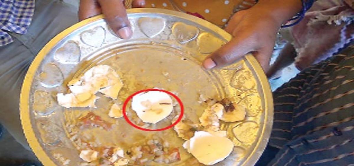 Rotten eggs with worms found in Tamil Nadu school mid-day meals - India  Today