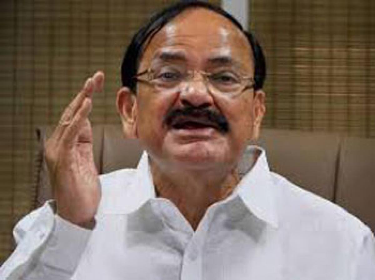 Venkaiah promises to take builders issues to PMs notice