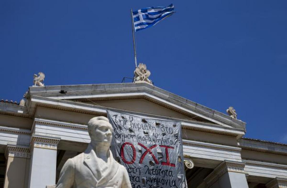 Yes camp takes slim lead in Greek bailout referendum poll