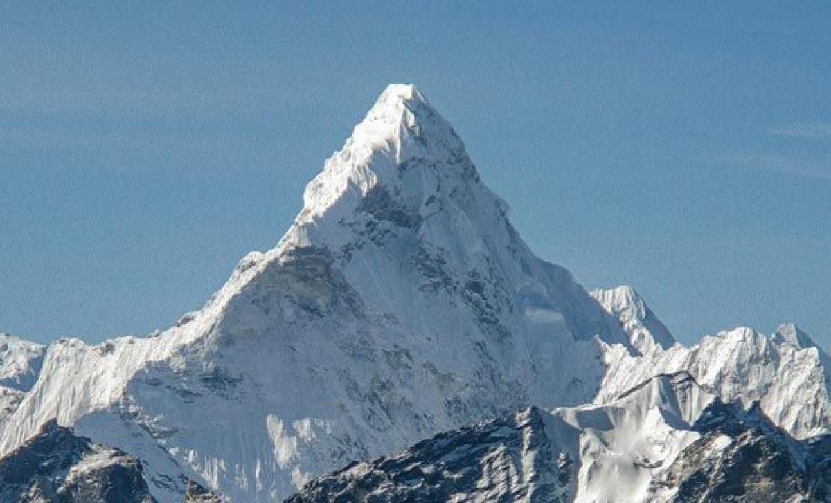 Tourism-reliant Nepal to seek assurances Everest is safe after quakes