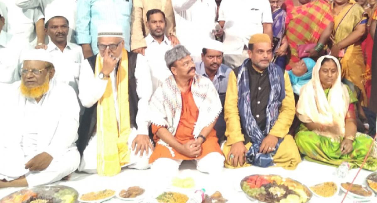 Iftar becomes witness to political  realignments in ruling TRS