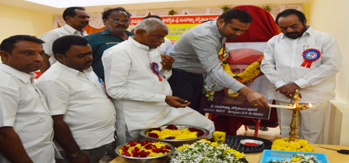 Tributes paid to Jyotiba Phule