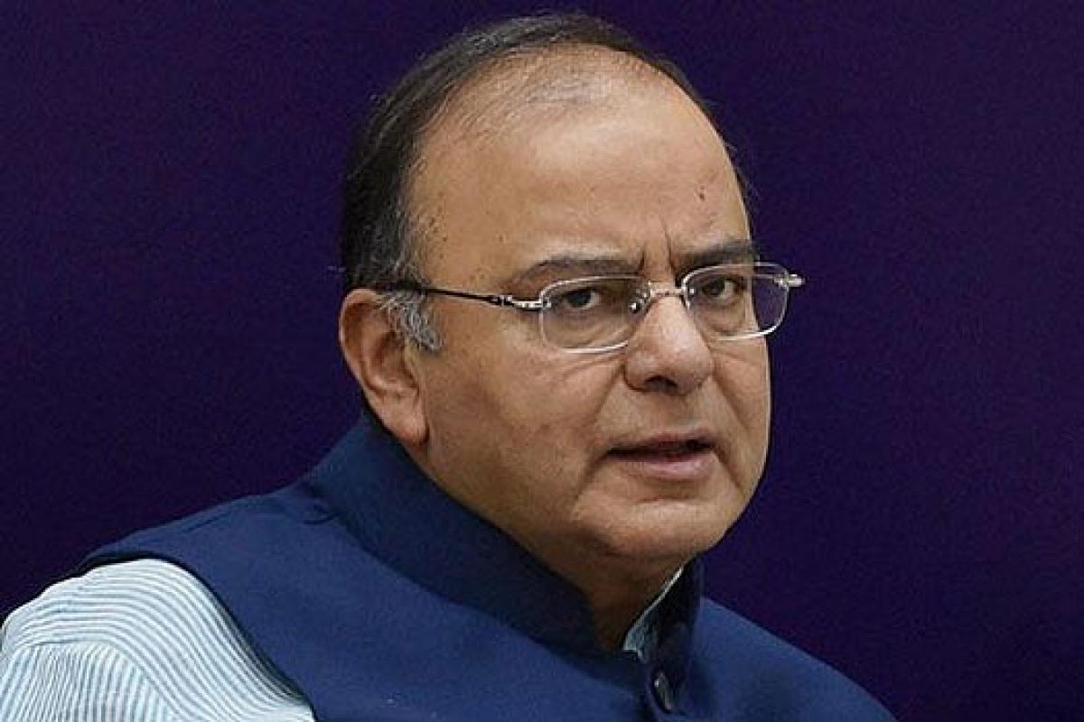 Jaitley discusses GST, economic issues with Maharashtra FM