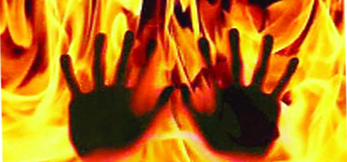 Housewife sets daughter, self ablaze