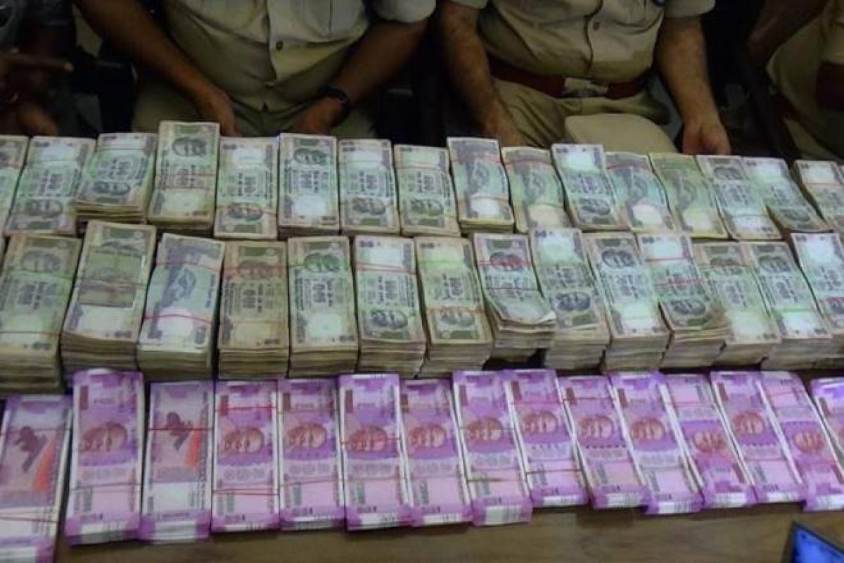 Kerala: Rs 39.98 lakhs in Rs 2,000 notes seized, 1 arrested