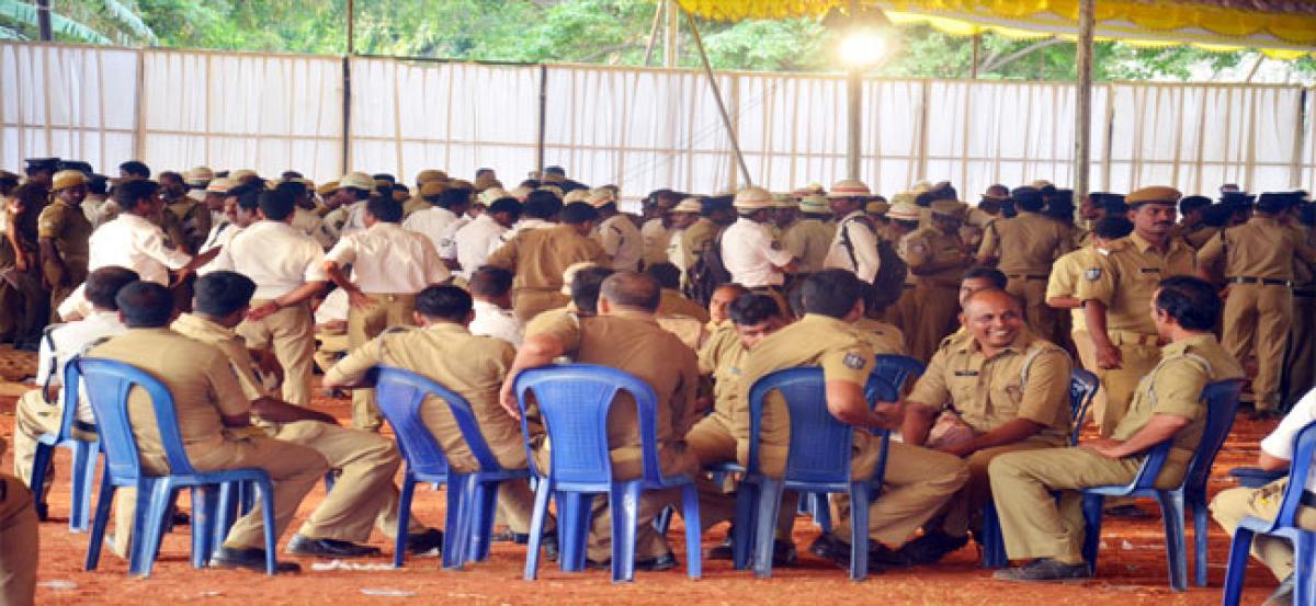 Tough time for cops during Mahanadu