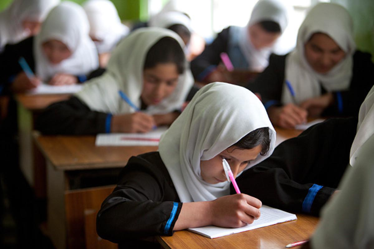 Afghan girls face acid attack for attending school