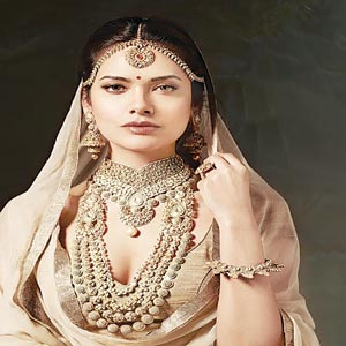 Esha Gupta to endorse jewellery brand