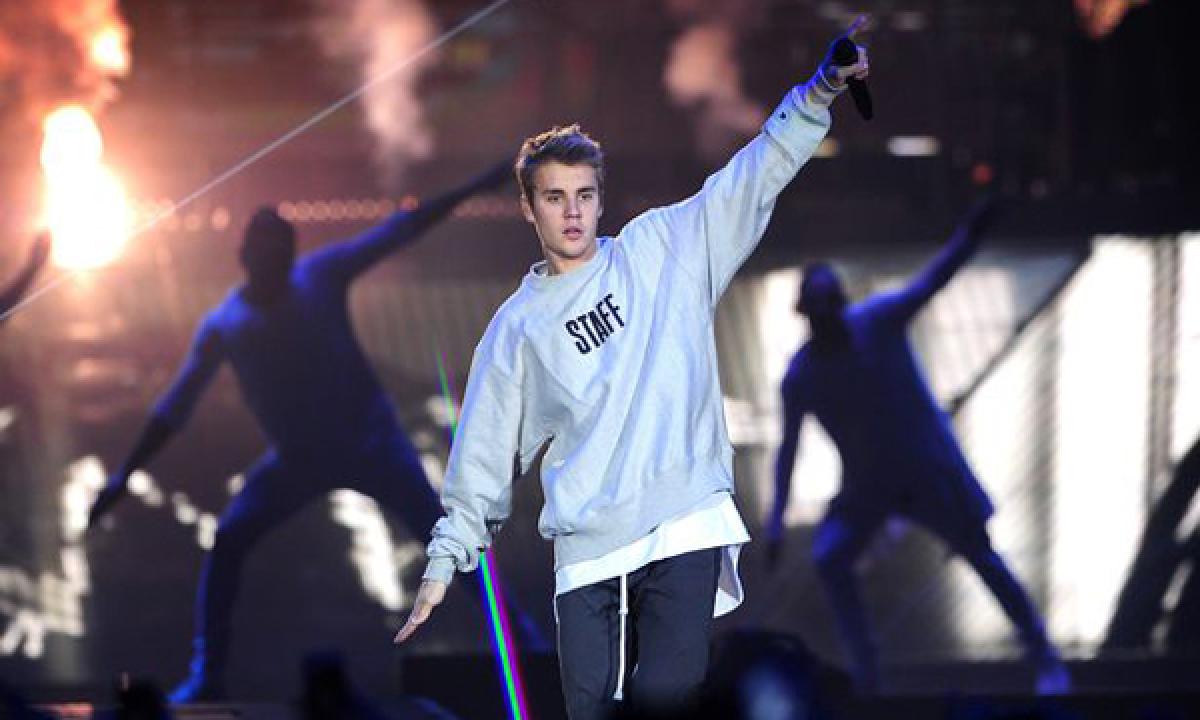 Justin Bieber storms off the stage after being booed by the crowd