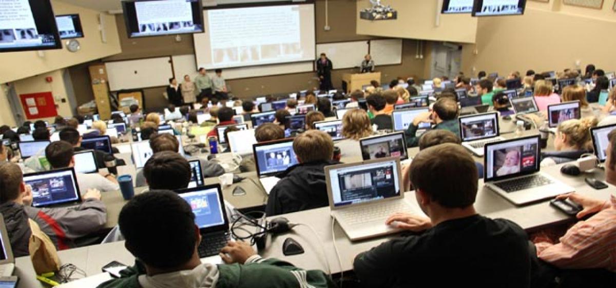 Researchers give thumbs-down on internet in classrooms