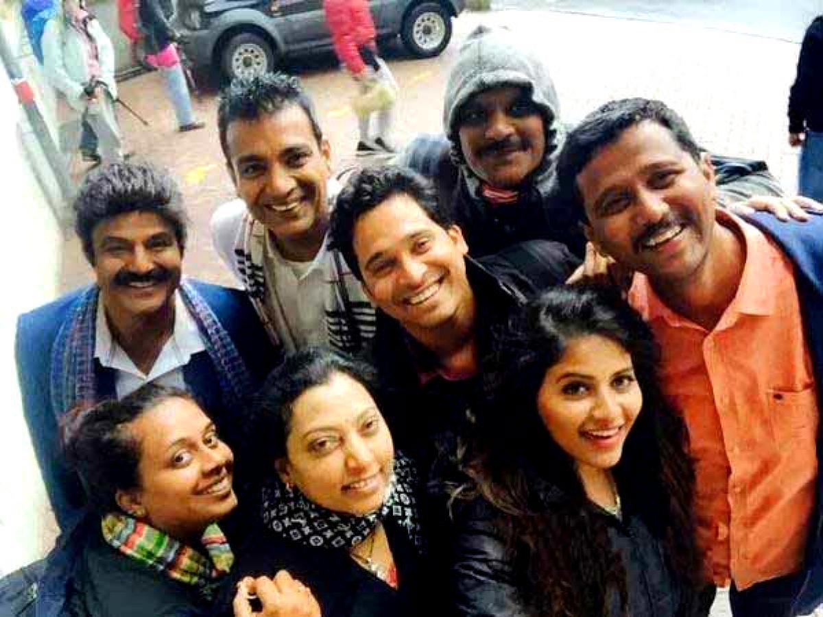 Balayyas wife obliges selfie on Dictator sets