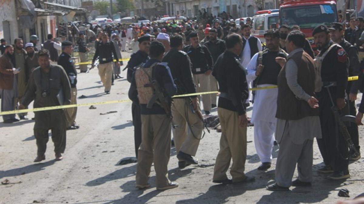 Pakistan: 14 injured in five grenade attacks