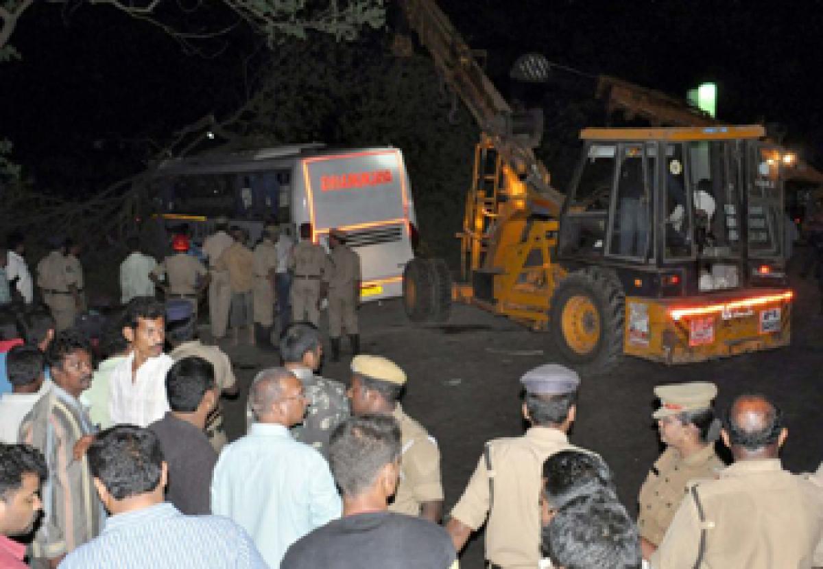 Four OU Medical college kids killed in Vijayawada road mishap