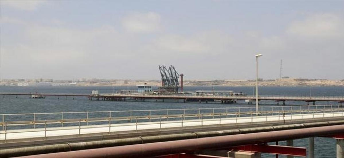 Libyan force counter attacks at oil ports, claims to retake control of Es Sider