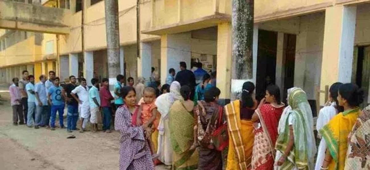 40 per cent polling as thousands vote in UP 6th phase