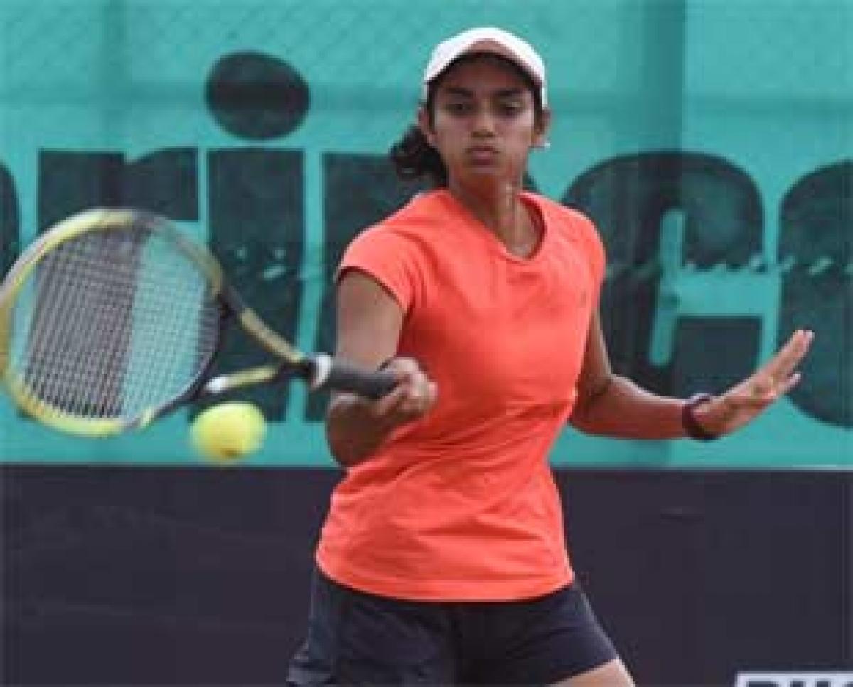 Rishika, Prerna enter third round