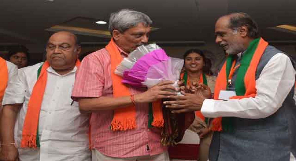 Don Opposition mantle in Telangana: Parrikar to BJP