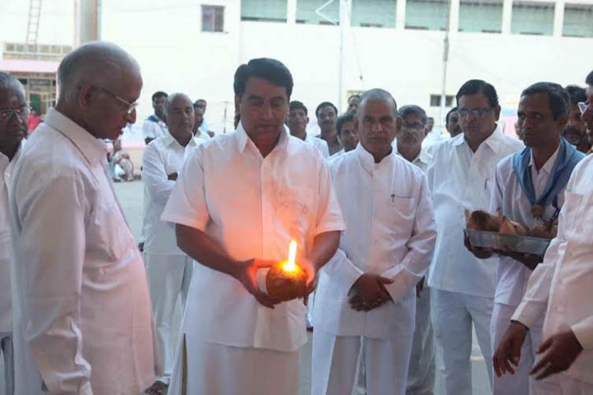 Torrential Rain & Heavy Flooding at Chennai – Relief Operational Support by Sri Sathya Sai Central Trust