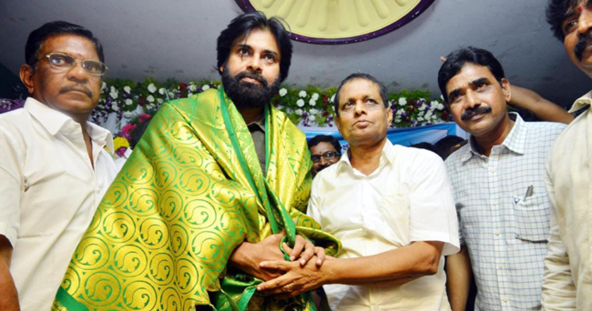 Pawan party grapples with shortage of senior leaders