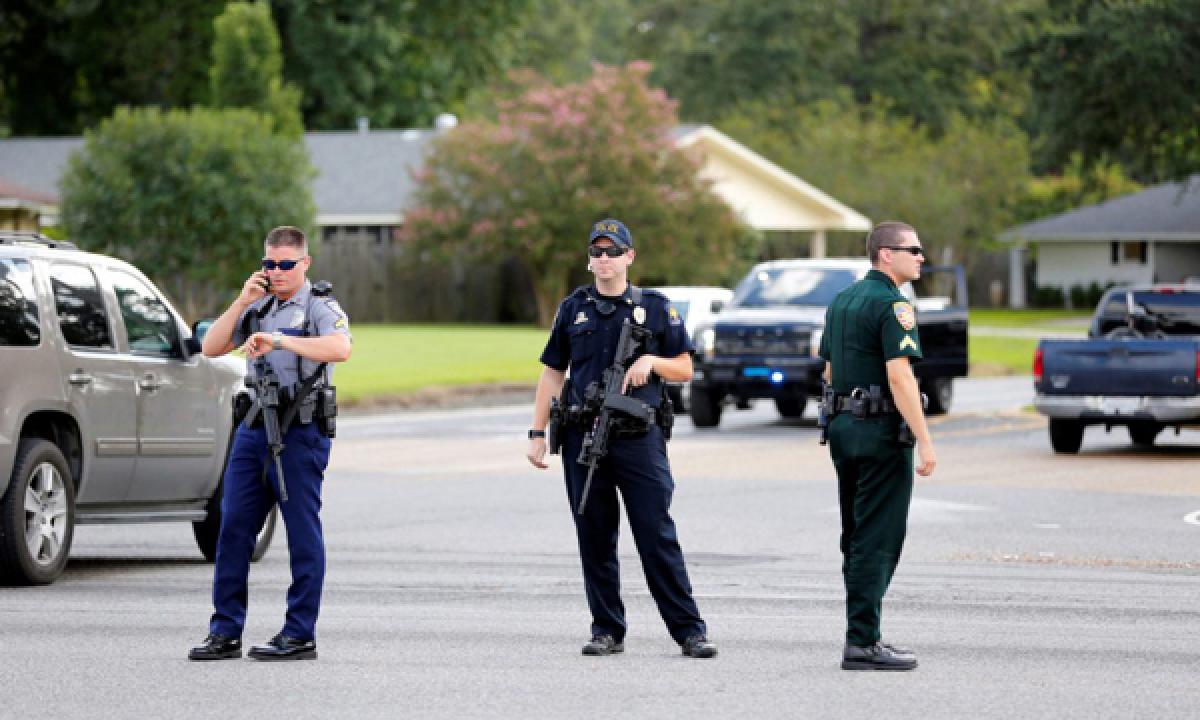 Official says Baton Rouge suspect gets killed by Police