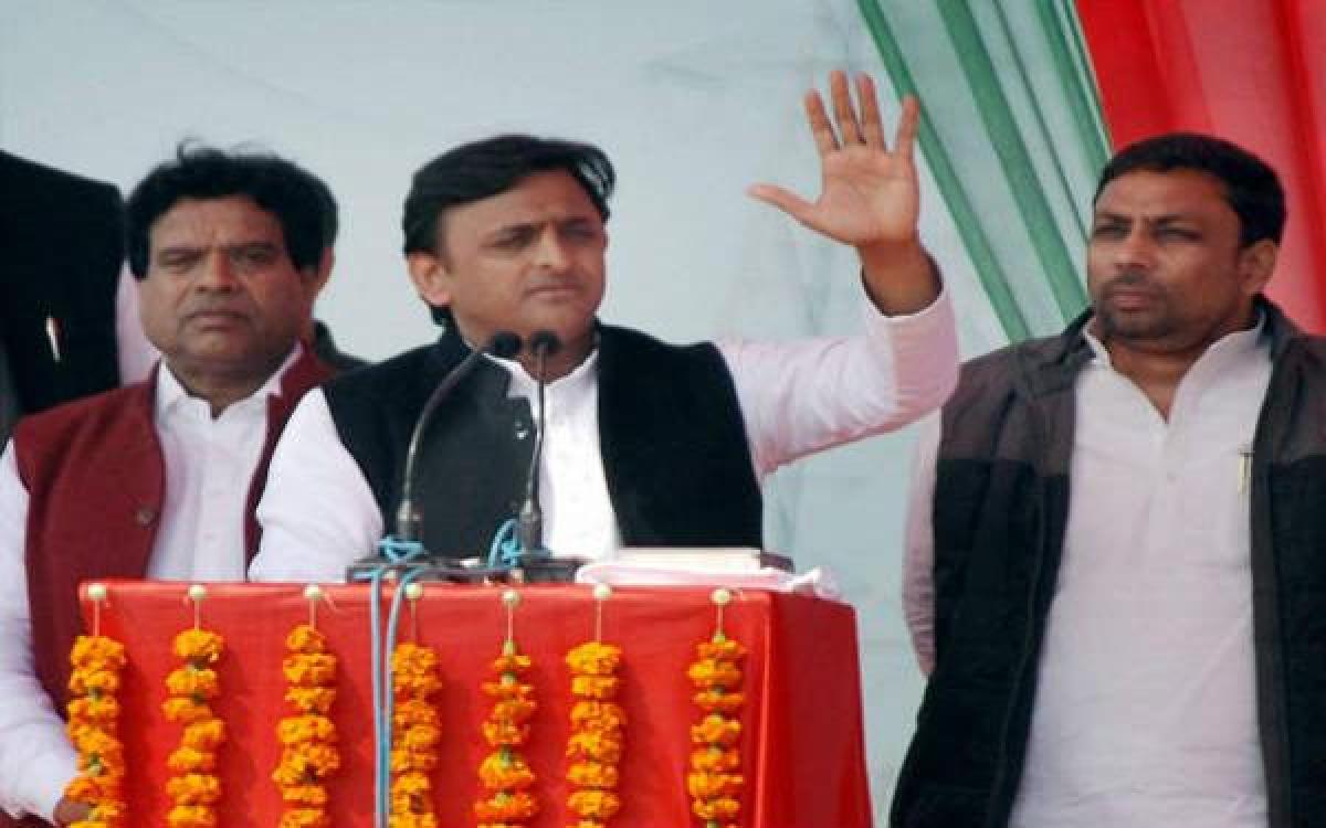 Akhilesh Yadav hits back at PM Modi, asks him to do kaam ki baat