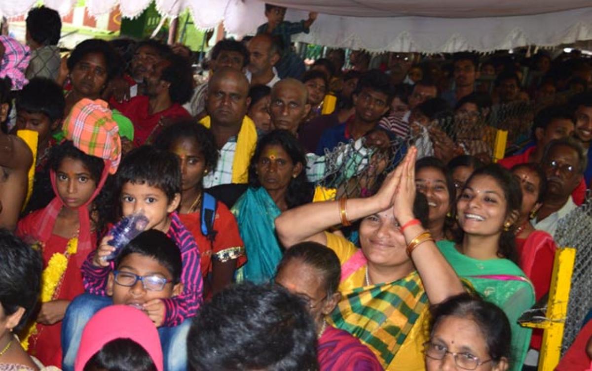 1 lakh devotees throng Durga temple