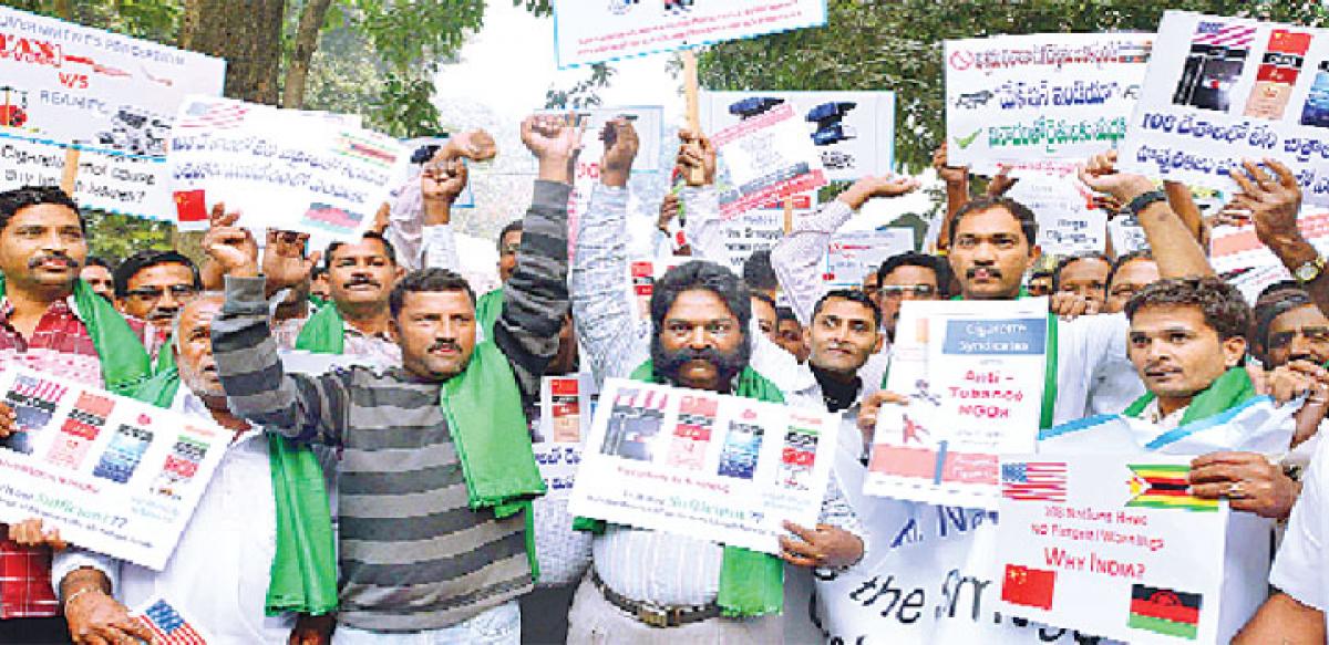 Agitating tobacco farmers held, released in Delhi