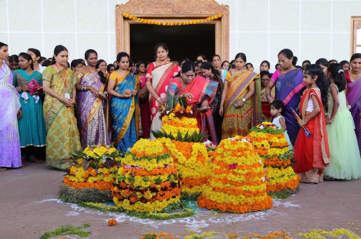 Bathukamma fete at Bomma College