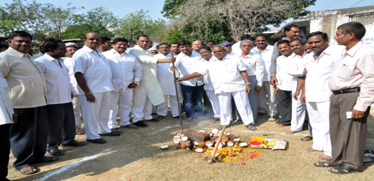 Bapujinagar graveyard being upgraded