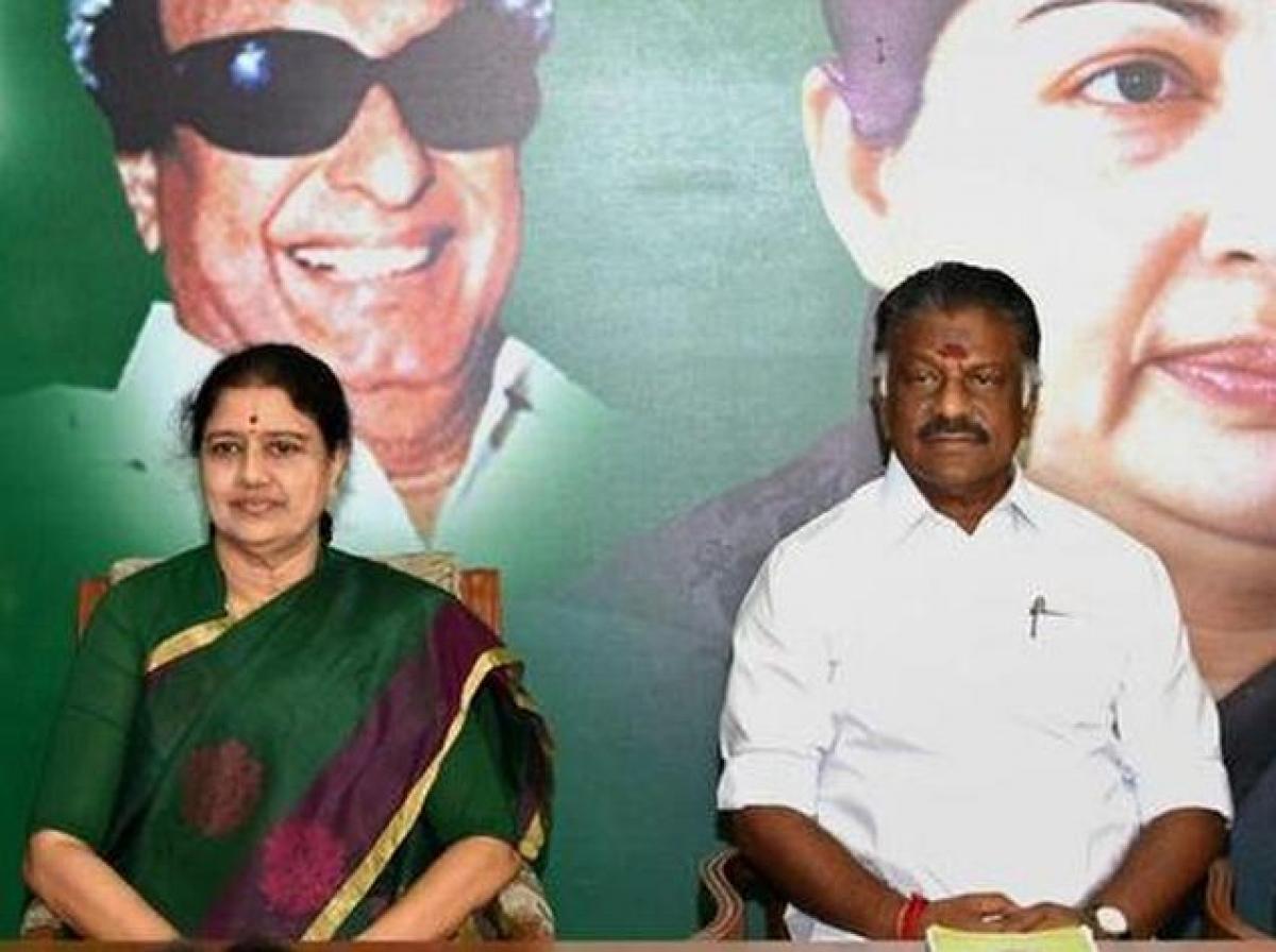 Sasikala, Panneerselvam camps get symbols