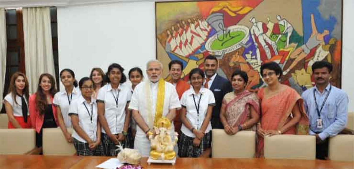 PM meets prize winners of Techno Challenge 2015