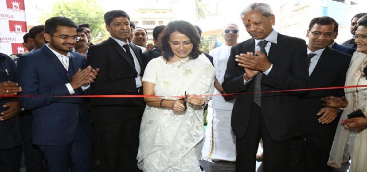 Amala Akkineni inaugurates jewellery outlet in Hyderabad