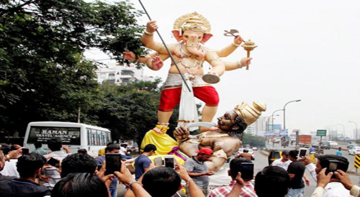 Metro plays dampener; devotees told to install idols below 15 ft