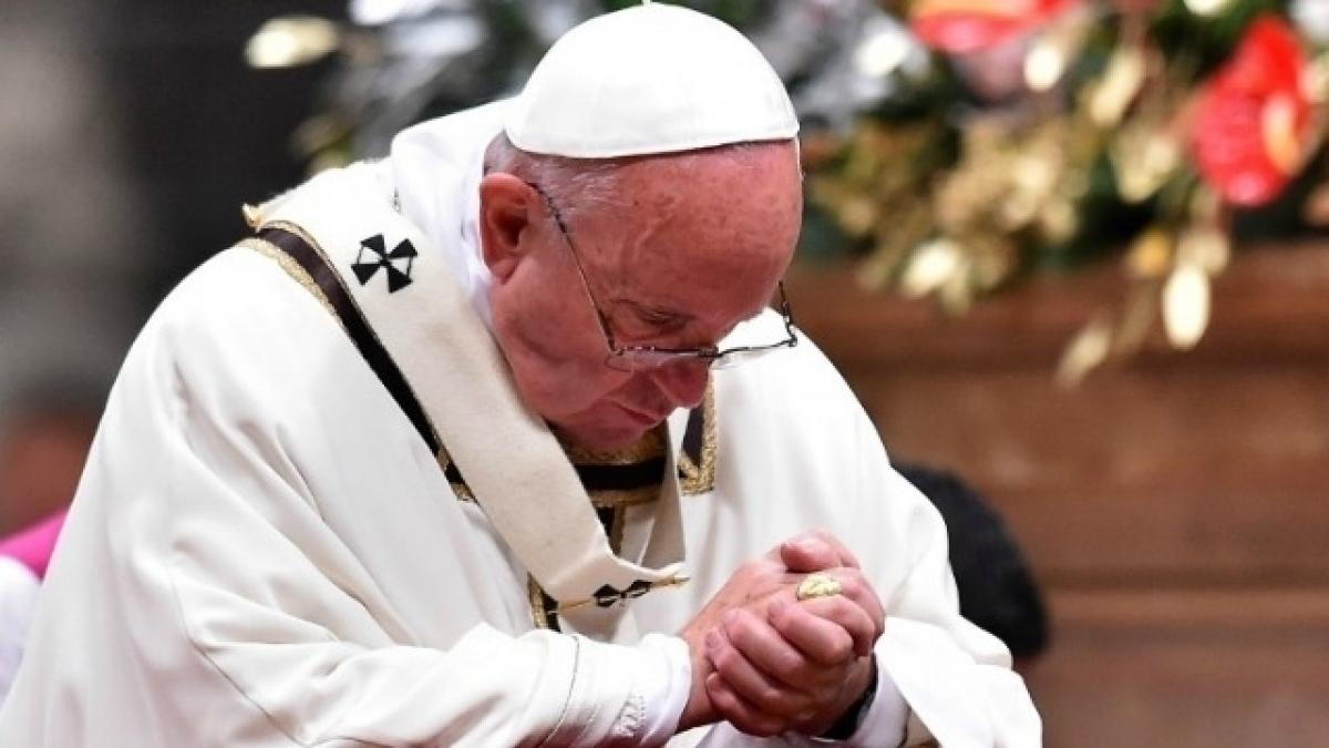 Pope Francis mourns nameless drowned girl, shipwreck orphans