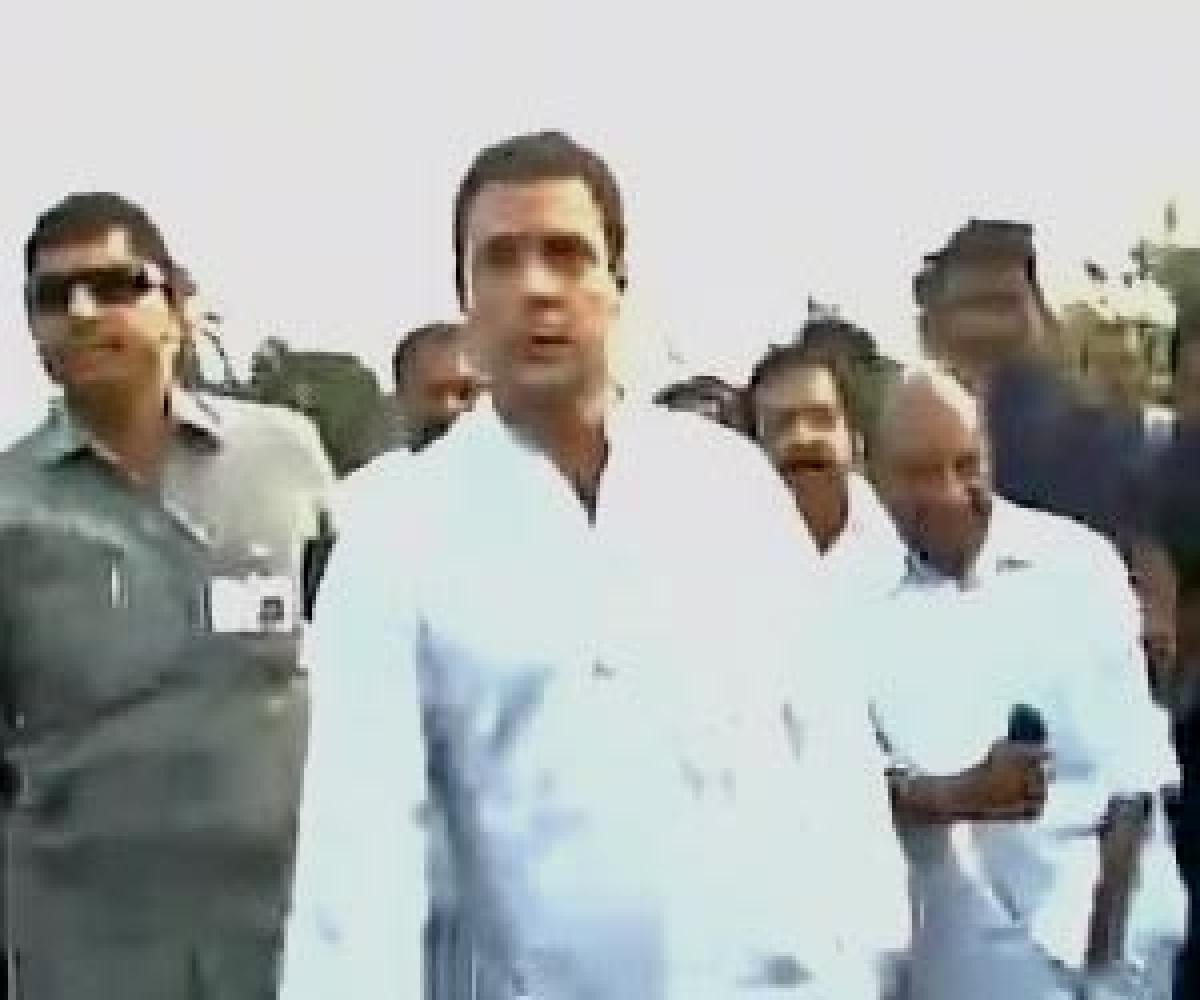 Kollam: Rahul Gandhi visits site of temple inferno