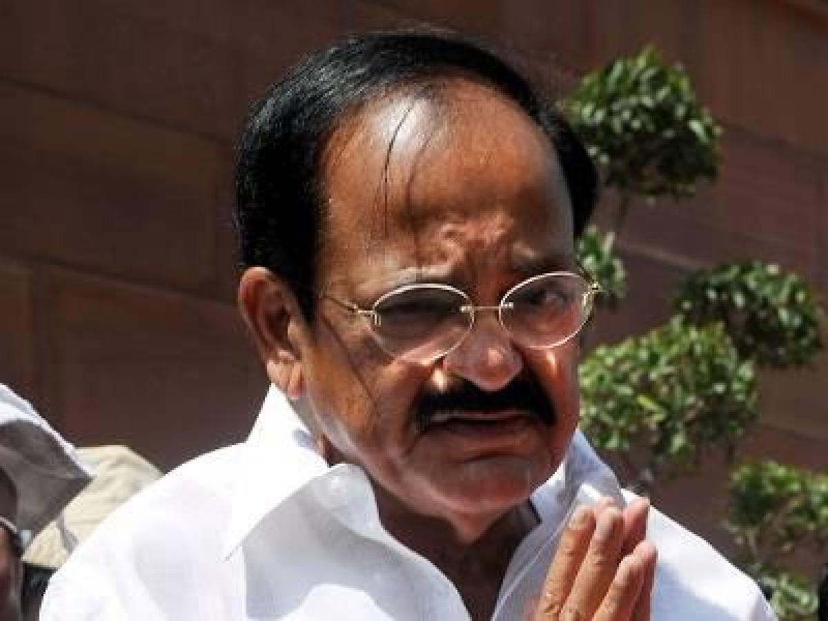 Venkaiah Naidu offers pattu vastralu to Goddess Mahankali on the occasion of Bonalu