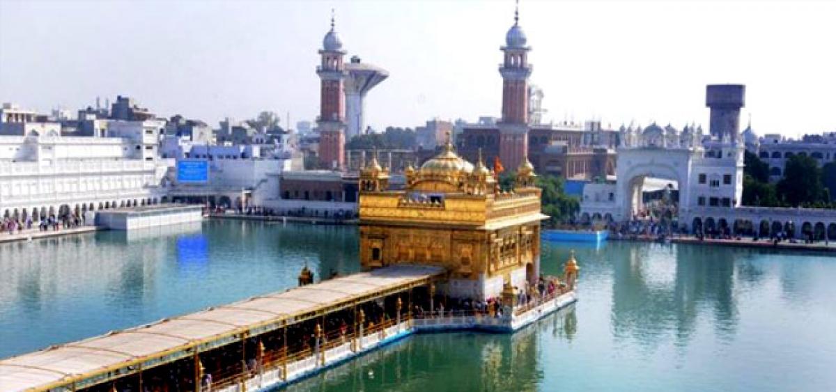 Air Pollution spoiling the beauty of Golden Temple at Amritsar