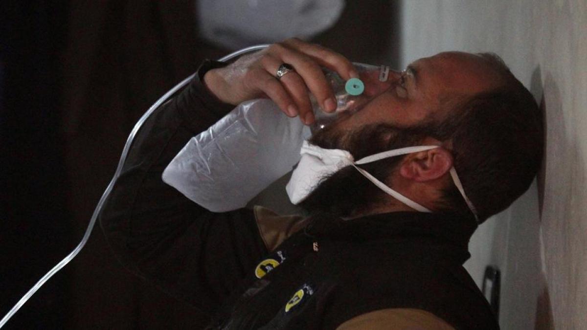 At least 100 killed, 400 injured in Syrian chemical attack: Relief group