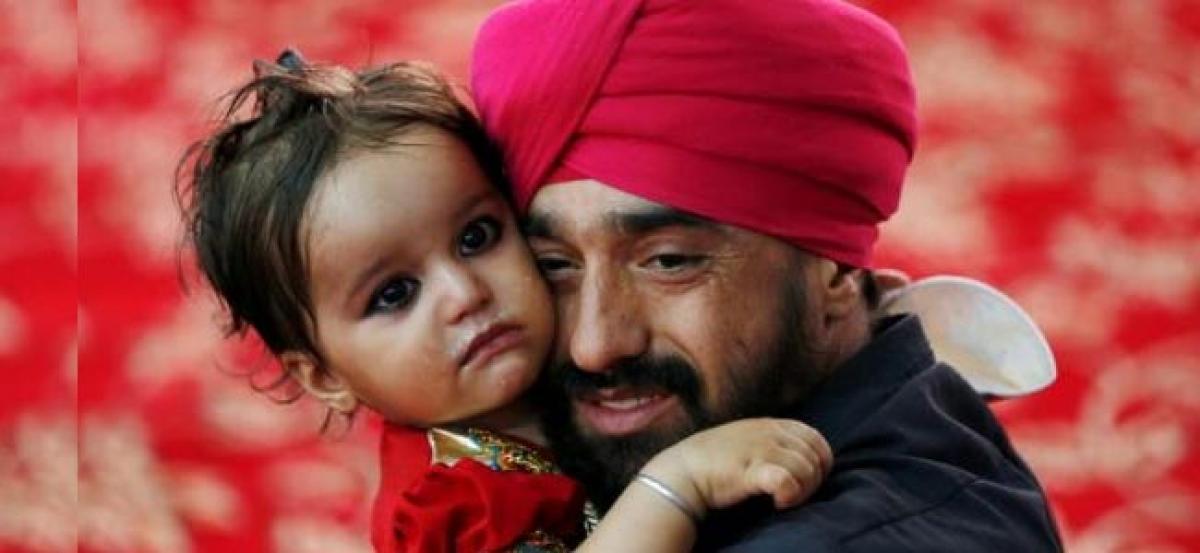 Diwndling Sikh, Hindu communities in Afghanistan flee new abuses