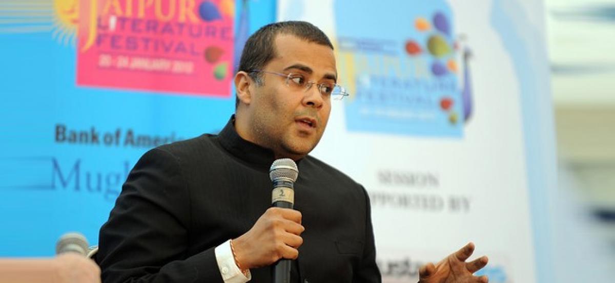 Im not foolish to copy from published work: Chetan Bhagat