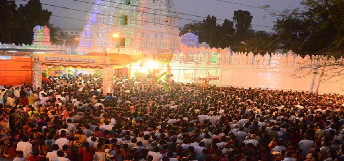 Thousands throng Yadadri on Vaikunta Ekadasi