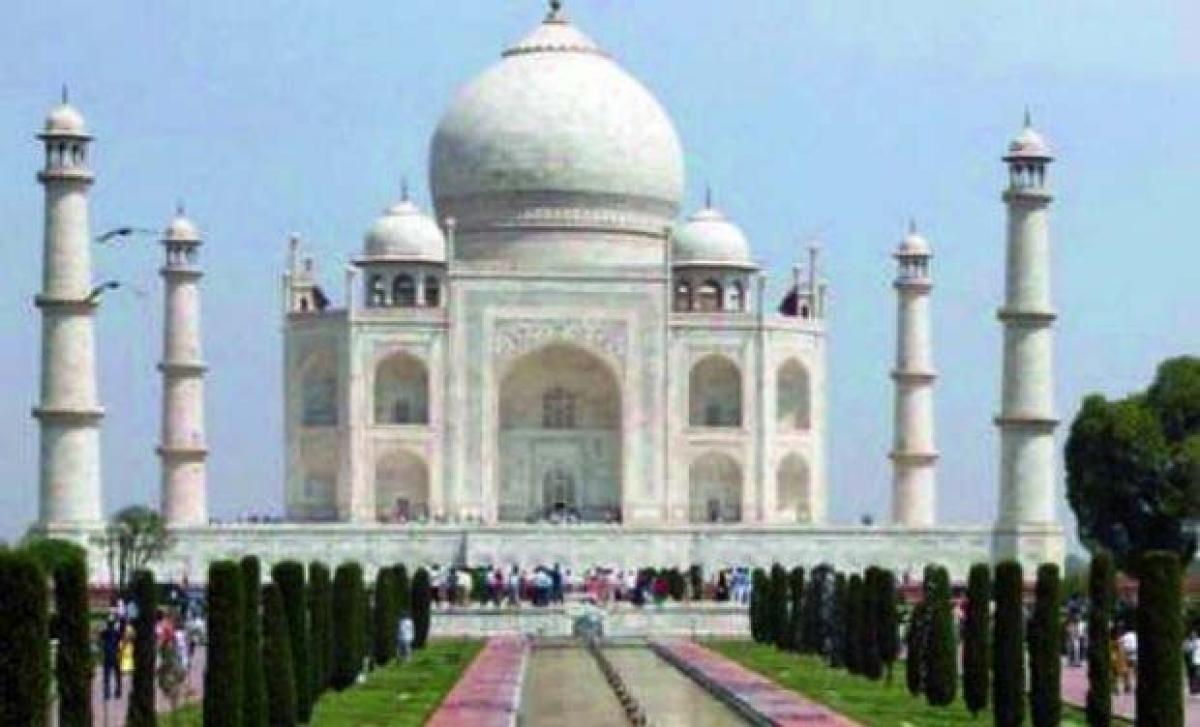 60 kg Taj Mahal chandelier crashes, ASI orders probe