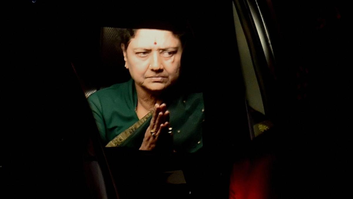 Sasikala visits Jayalalithaa’s memorial, MGR house before heading to Bengaluru Jail