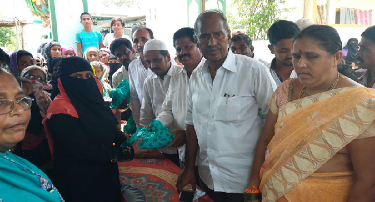 CPI leaders distributes Ramzan gifts in Kothagudem