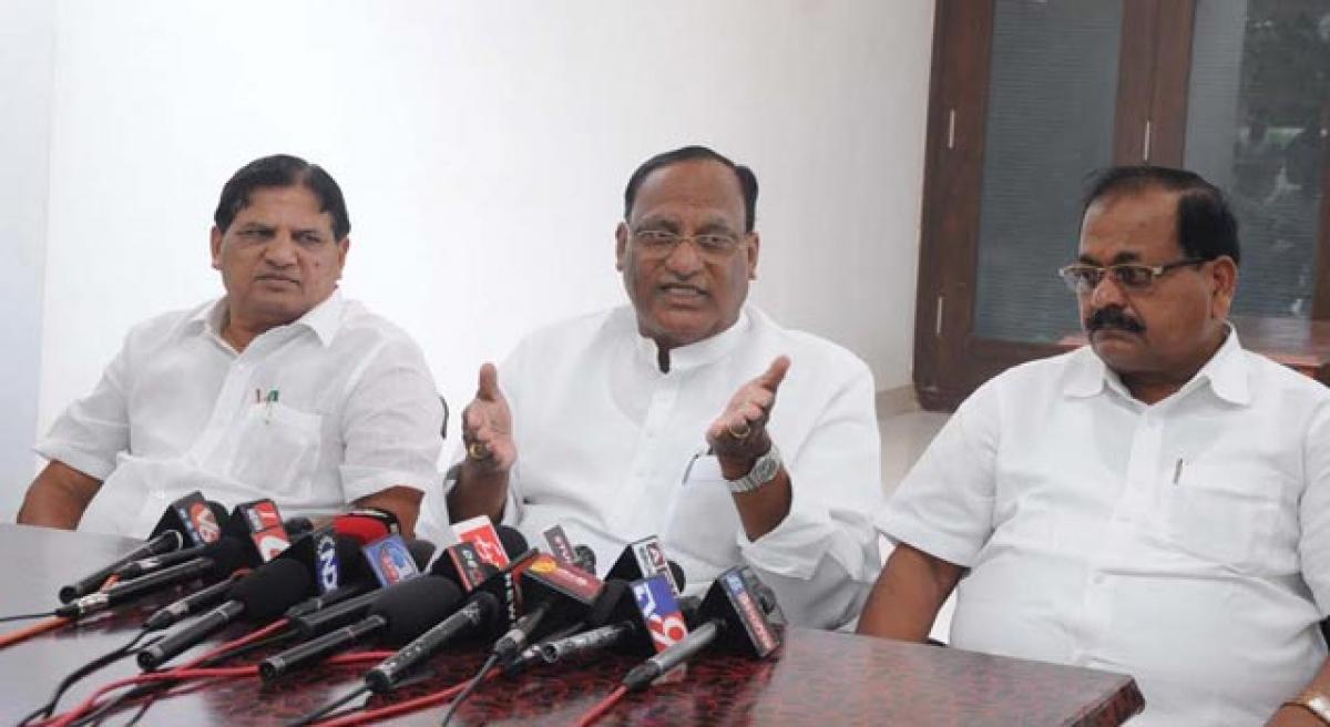 Uttam, Komatireddy are political opportunists: Gutha.