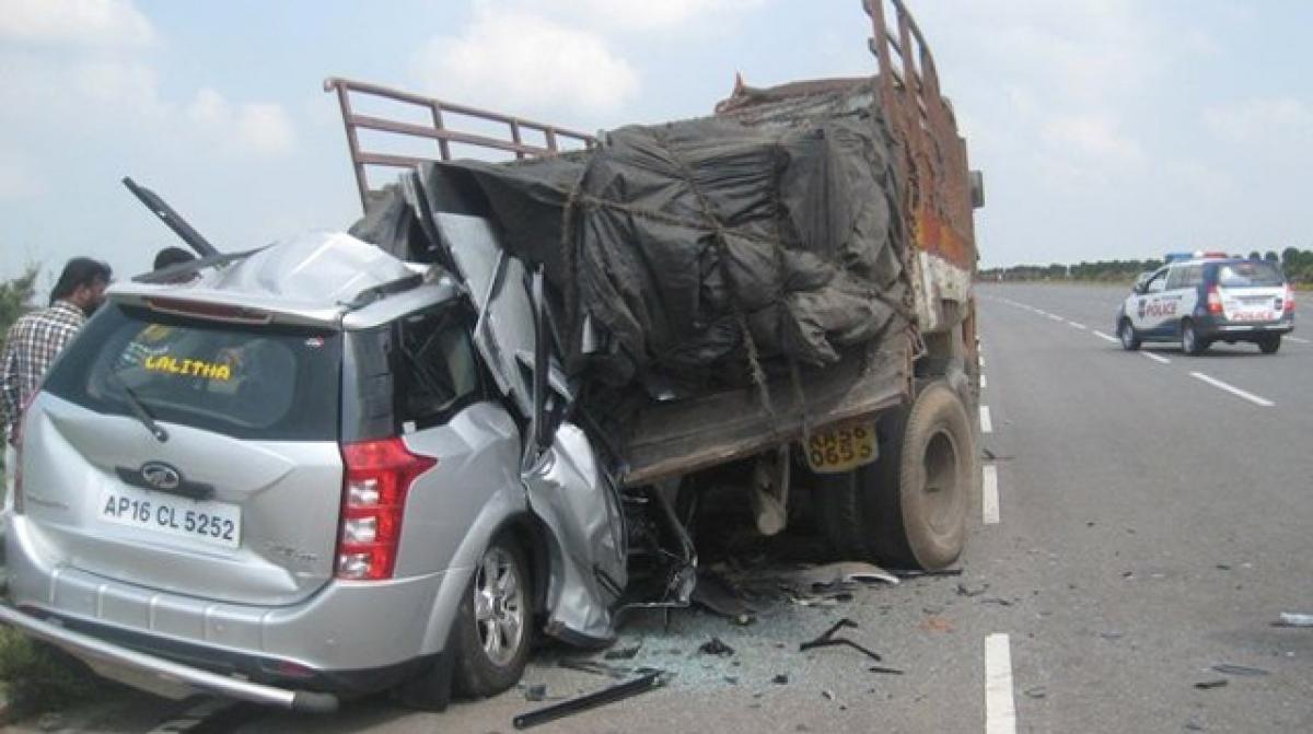 Hyderabad: Two killed in road accident, three others injured