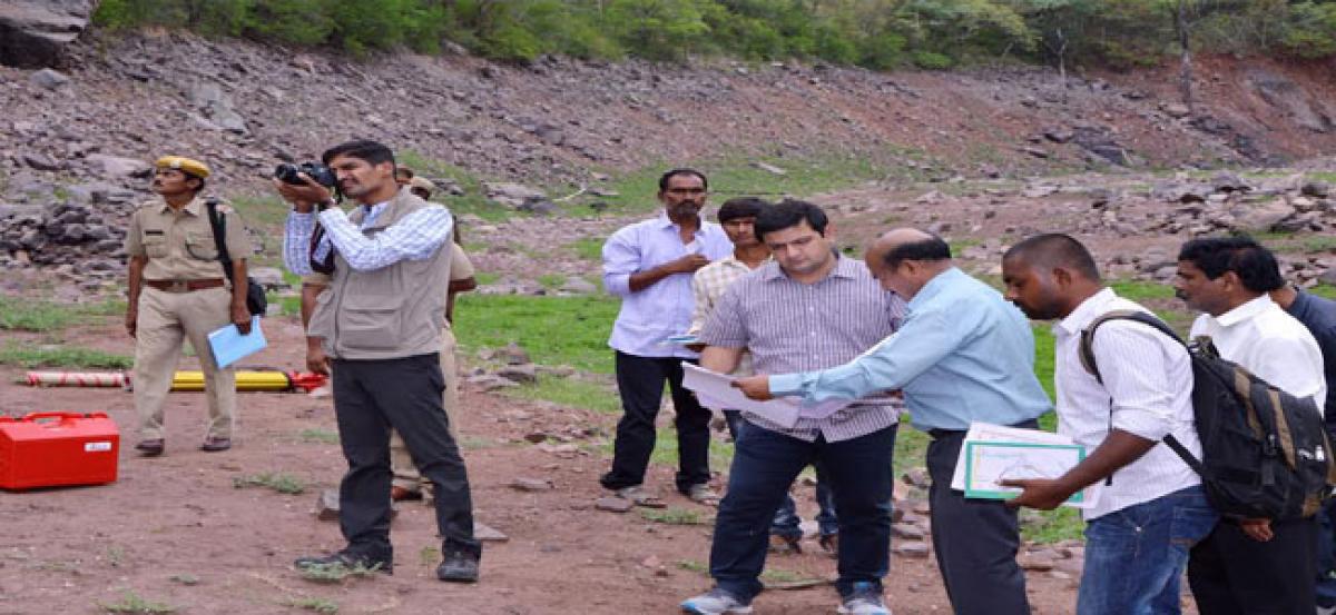 Collector inspects Veligonda project tunnel