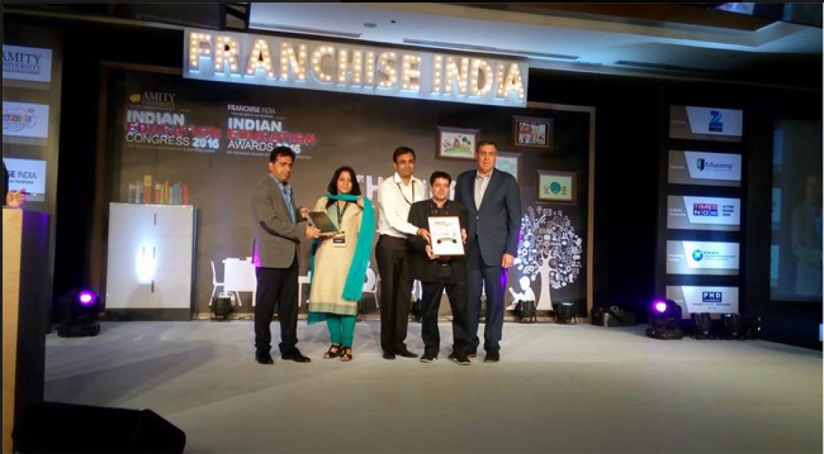 Eduwizards bags Best Online Tutoring Award at the Indian Education Congress Awards 2016
