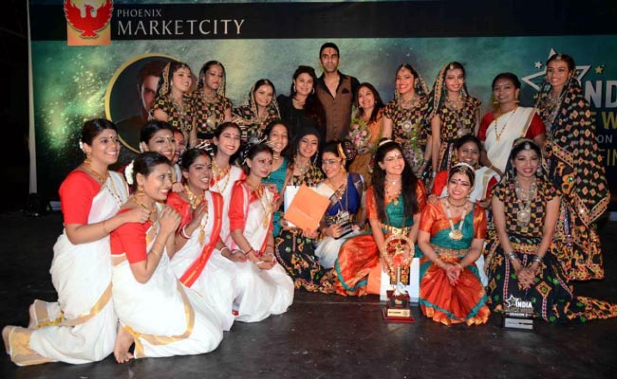 Photos: Bollywood Celebrities at Grand Finale of Sandip Soparrkars 3rd India Dance Week