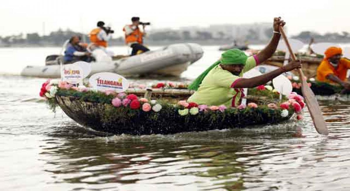 Srisailam paddlers dazzle, conquer Hussainsagar